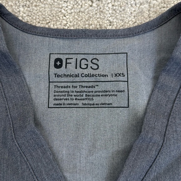 Figs “Casma” scrub top TECHNICAL V NECK  GRAPHITE grey gray 2453 - Picture 4 of 8